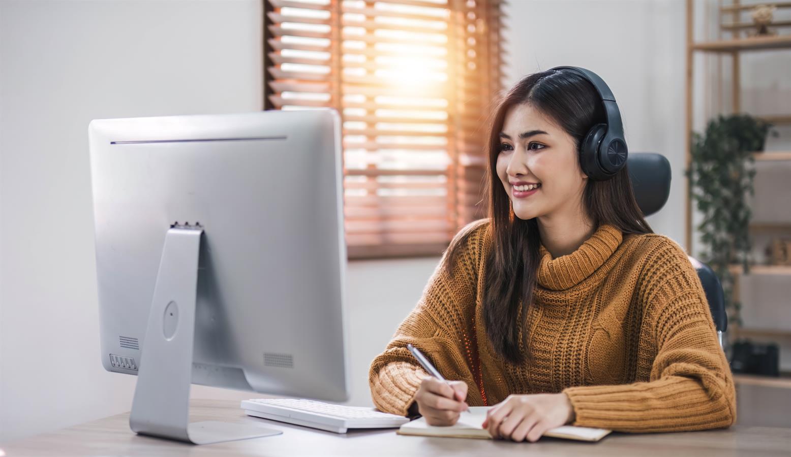 a young college student studying online